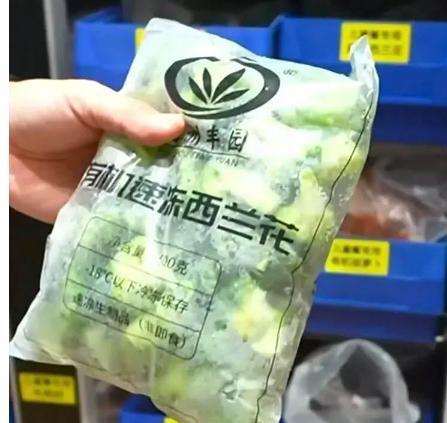 妈妈不想在家做饭，就领孩子去了西贝，可是西贝也不想做饭，用料包就给你兑了个香浓鸡