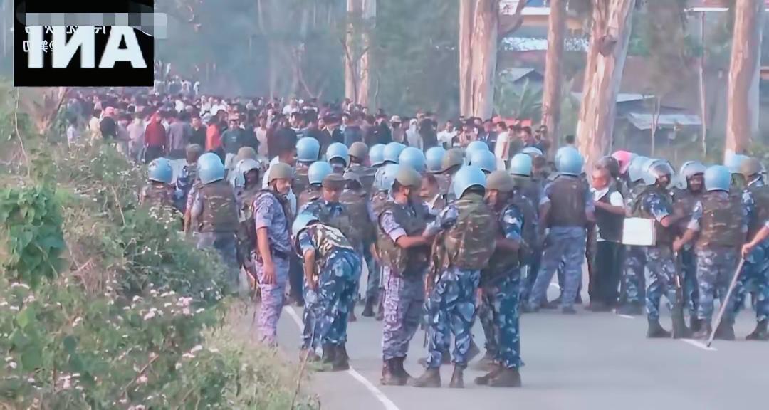 印度曼尼普尔邦大规模骚乱持续，至少已经造成至少260人死亡，超过6万人流