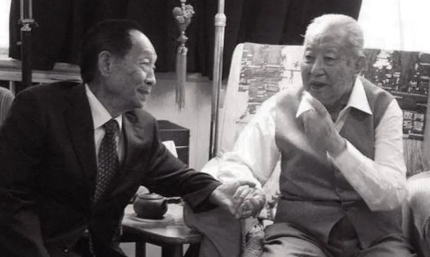 袁隆平到北京出差时，特意去看了身体欠佳的华国锋，当时华国锋不太愿见客，但得知来访