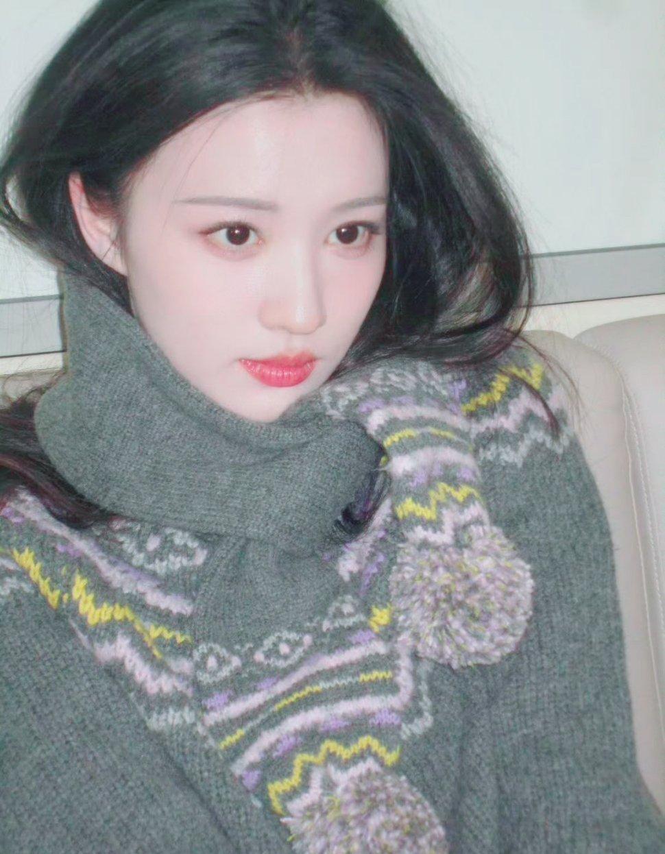 王楚然高度近视不手术，眼睛“隐形”变形的秘密王楚然高度近视达600多度，却坚