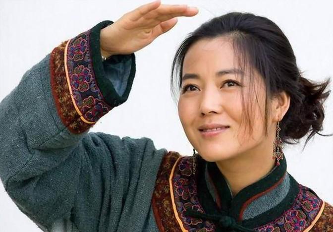 2003年一天，王茜华夫妻俩外出聚餐，她老公结完账后，说：“你的饭钱我帮你付了