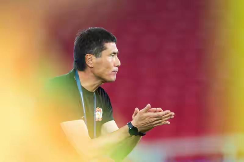 北京时间11月5日，中国足协官方宣布，前国脚、本土少帅邵佳一正式出任中国国家队新