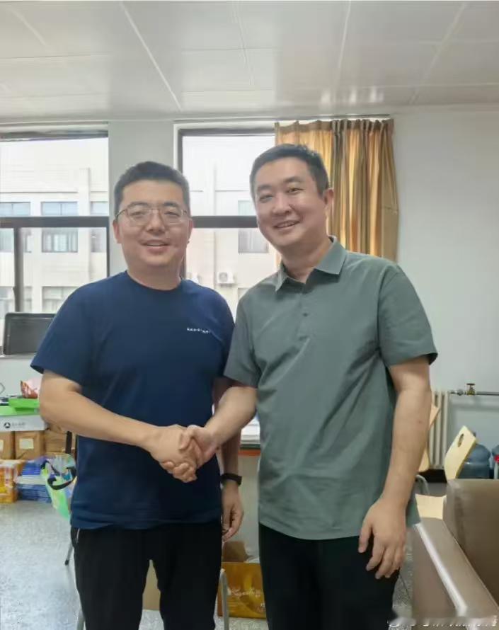 一时不知道该羡慕斌斌还是该羡慕涛涛！颉斌斌老师，是我考研的时候最最喜欢的英语老师