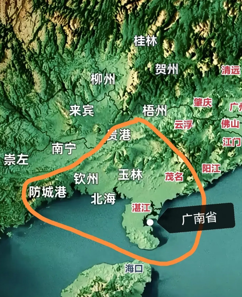 这个圈子里，有平原，有盆地，有运河、有优良海港。人杰地灵，有3200万人口。如