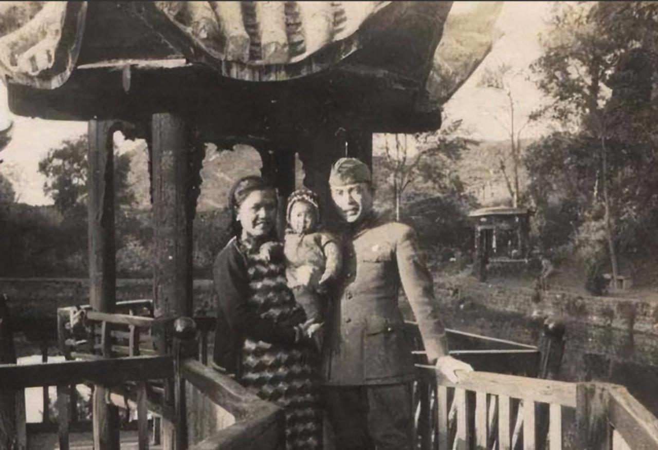 1938年，27岁国军将领陈尔晋，怀疑妻子出轨，跟踪时，见妻子上楼时，谁知，妻子