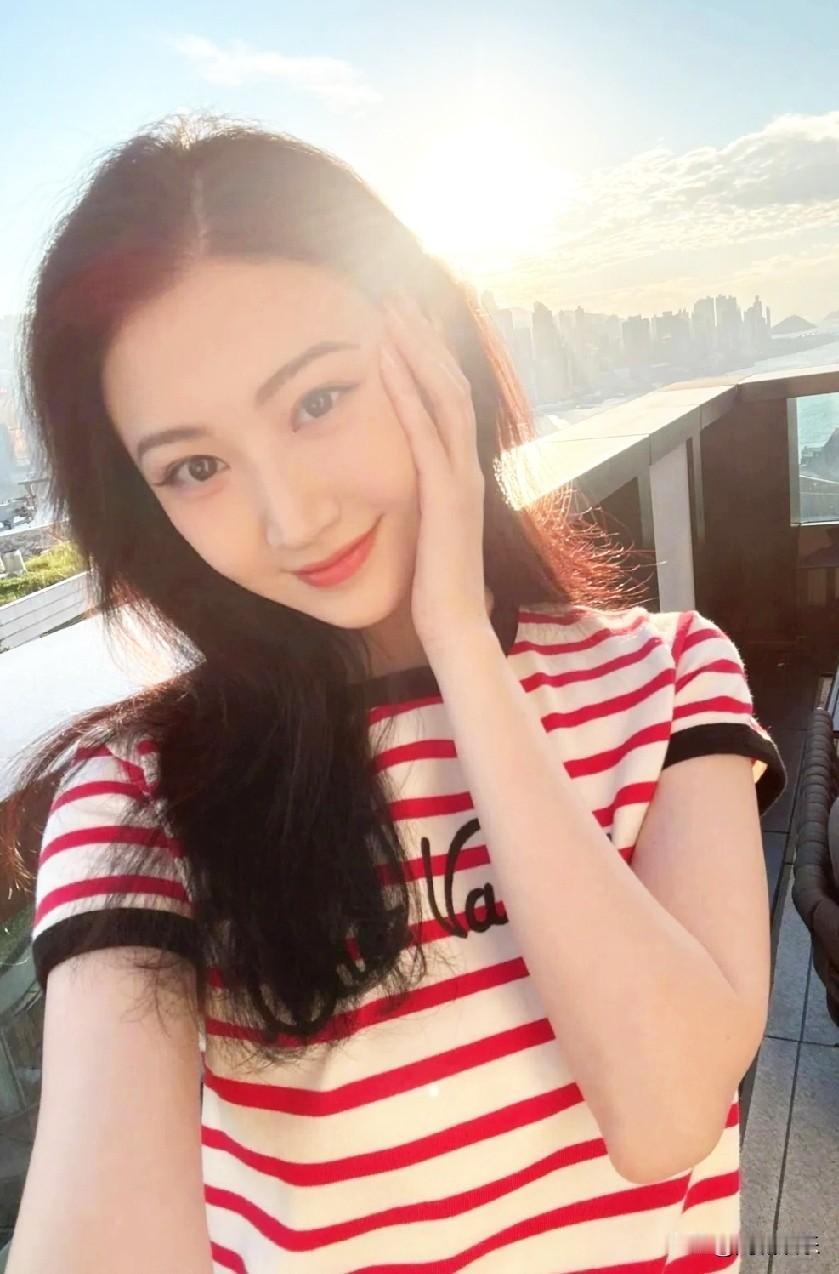 37岁景甜逆生长成“甜妹天花板”？冻龄密码竟是催婚宣言？当红小花景甜最