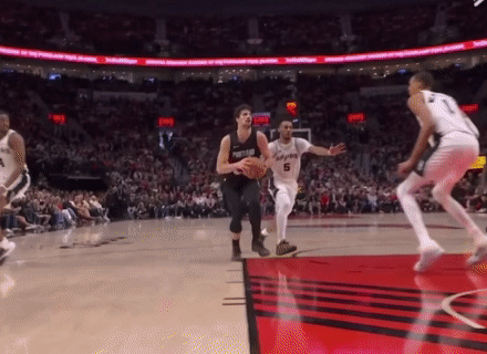 开拓者上半场领先20分，下半场还是赢不了球。面对文班亚马这个级别的选手。开拓者众