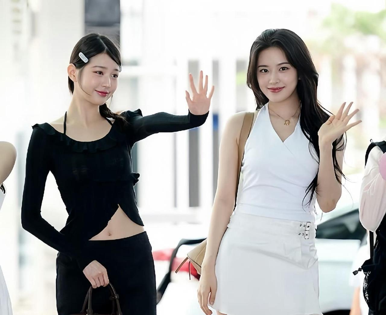 张元英旁边的这个美女是谁呀，竟然比张元英还要漂亮？