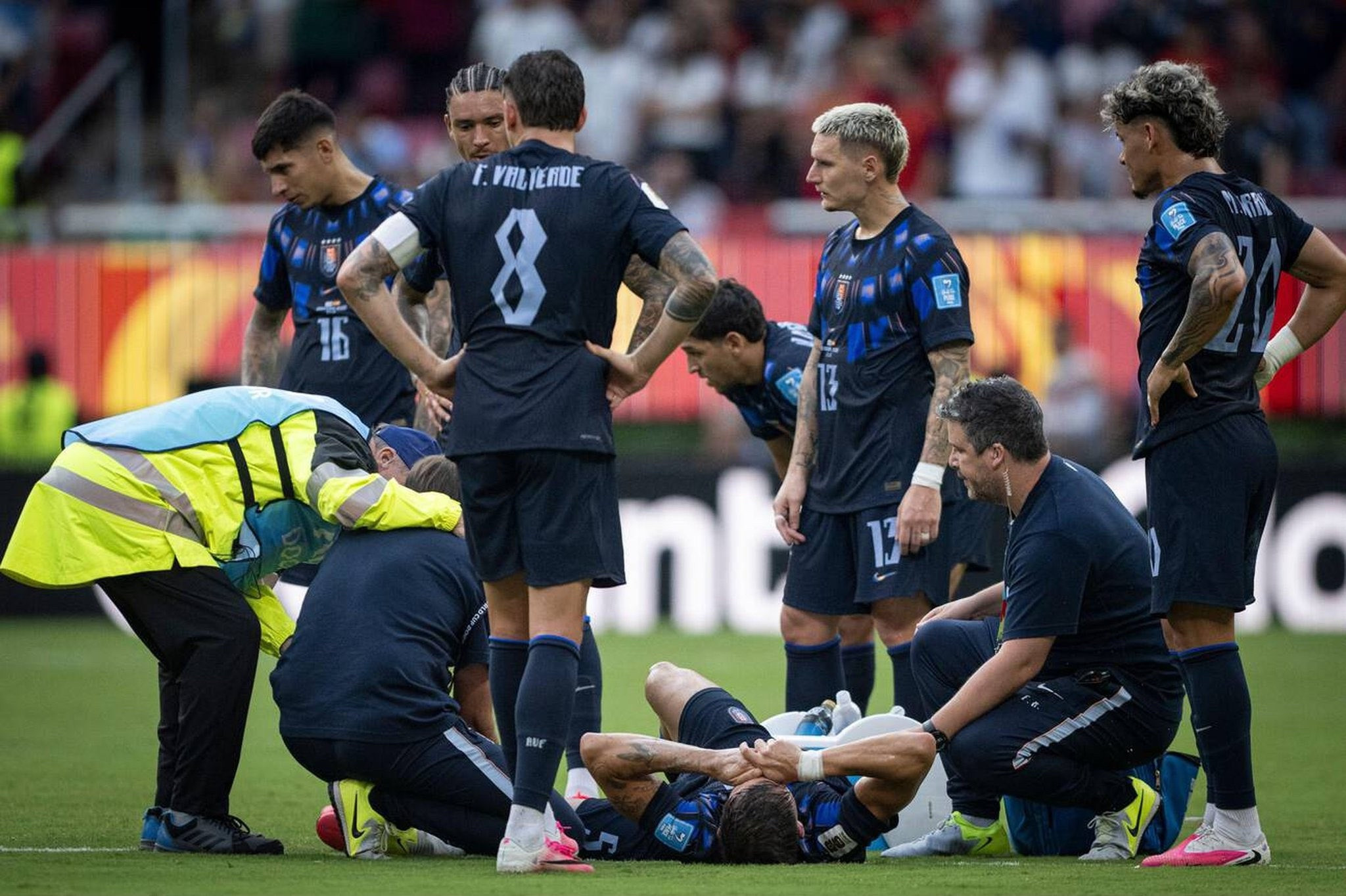 FIFA将向曼联赔偿乌加特大部分薪水。乌加特在对阵西班牙时，无球状态下受伤，左膝