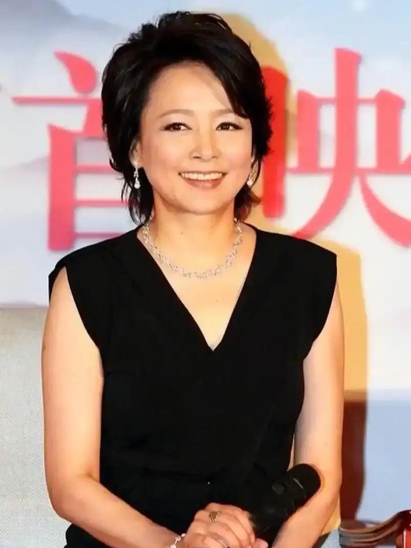 张瑜在采访里哽咽说错过张建亚是这辈子最大的错。当年郭凯敏把张建亚带到她面前，她