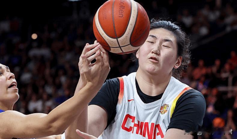 韩旭实话实说！中国女篮输给法国女篮后，韩旭在采访时谈到张子宇时表示：张子宇在世