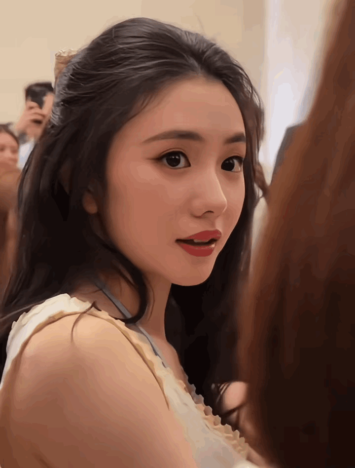 刘浩存能够成为谋女郎，不仅仅是因为她那一张极度清纯漂亮的脸蛋！2016年
