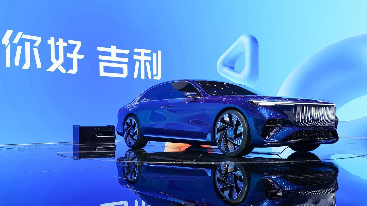 吉利银河带来了预示着下一时期设计理念的“银河之光”第2代概念车以“银河星瀑”的