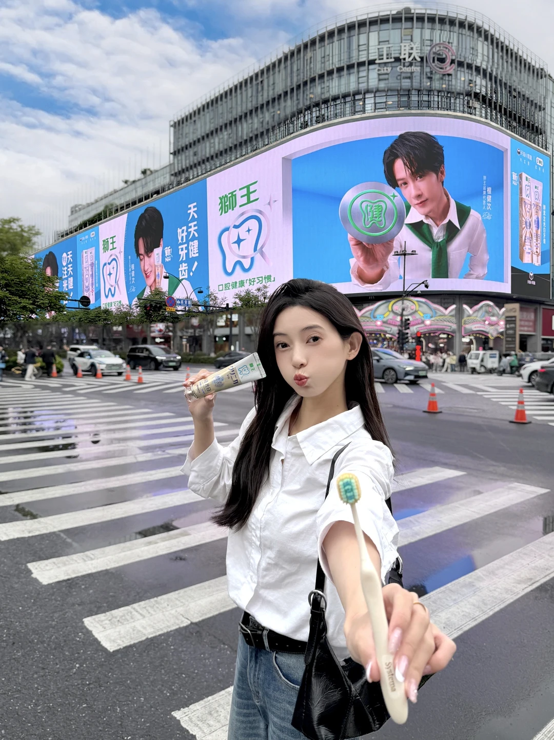 🔥檀健次就是大屏的神！！西湖边霸屏的震撼！！