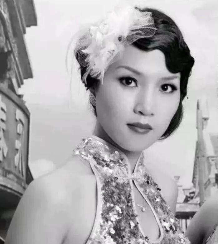 顾祝同执行军务，路过家乡，想起结发妻子，于是回家去看望，谁知进门见妻子肚皮鼓了，