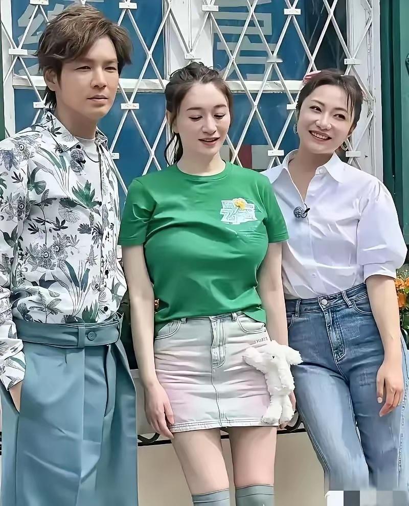 李小冉不愧是人间尤物，怪不得富豪苦等十年，花5亿彩礼迎娶。​​​