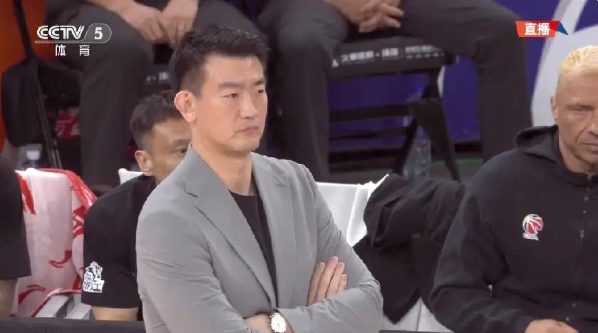 CBA总决赛，广厦打了两场经验球。1、核心队员控制不住犯规，影响比赛结果。胡金