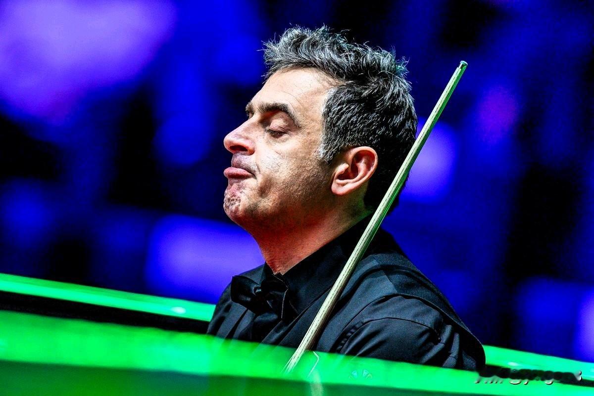 罗尼·奥沙利文凭借在最近一场世界大奖赛后一年排名榜上的第八名，成功获得了本次赛事