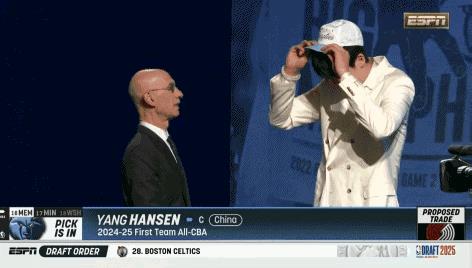 这算超出预期了！能提升那么多顺位！在国内CBA都还不算顶级的数据，能在NBA