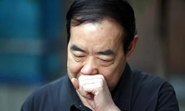 贾平凹的身边肯定是有高人指点！全程沉默这步棋，实在是太精明了。从三月份贾