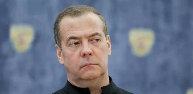 彻底决裂了！当地时间2月24日，梅德韦杰夫面对媒体公开发表重磅表态，