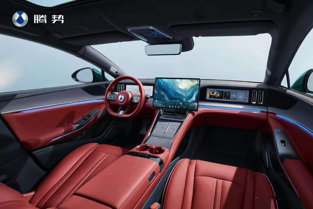 新腾势z9gt的内饰有运动豪华的感觉了，运动中透露着质感豪华，而不是之前的老登感