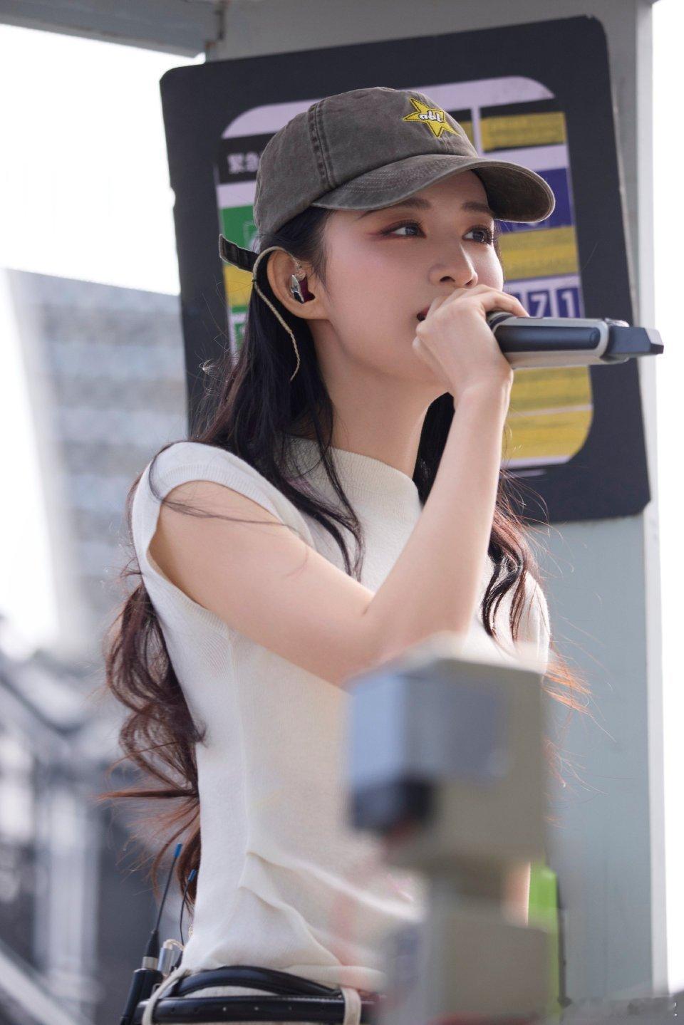 王楚然跨年演唱会彩排图，这个楚然状态太绝了一键快速到晚上我要听歌