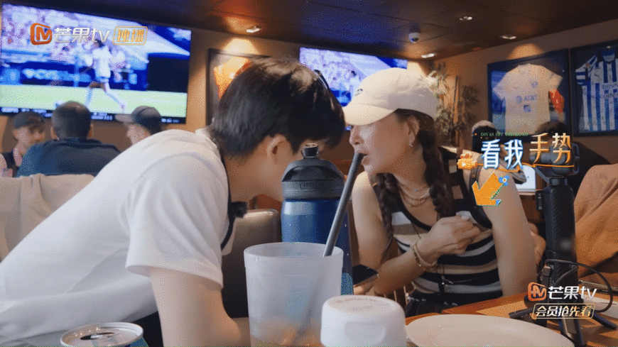 王星越不仅没有检举还包庇花儿与少年王星越一脸认真劝殷桃下次换钱发消息，弹幕都笑
