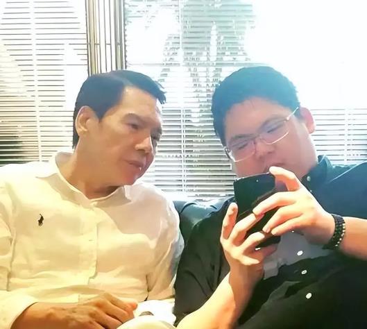 向佑不满遗产分配直喊不公平向华强和夫人陈岚达成一致，要把遗产都交给大儿媳妇郭碧