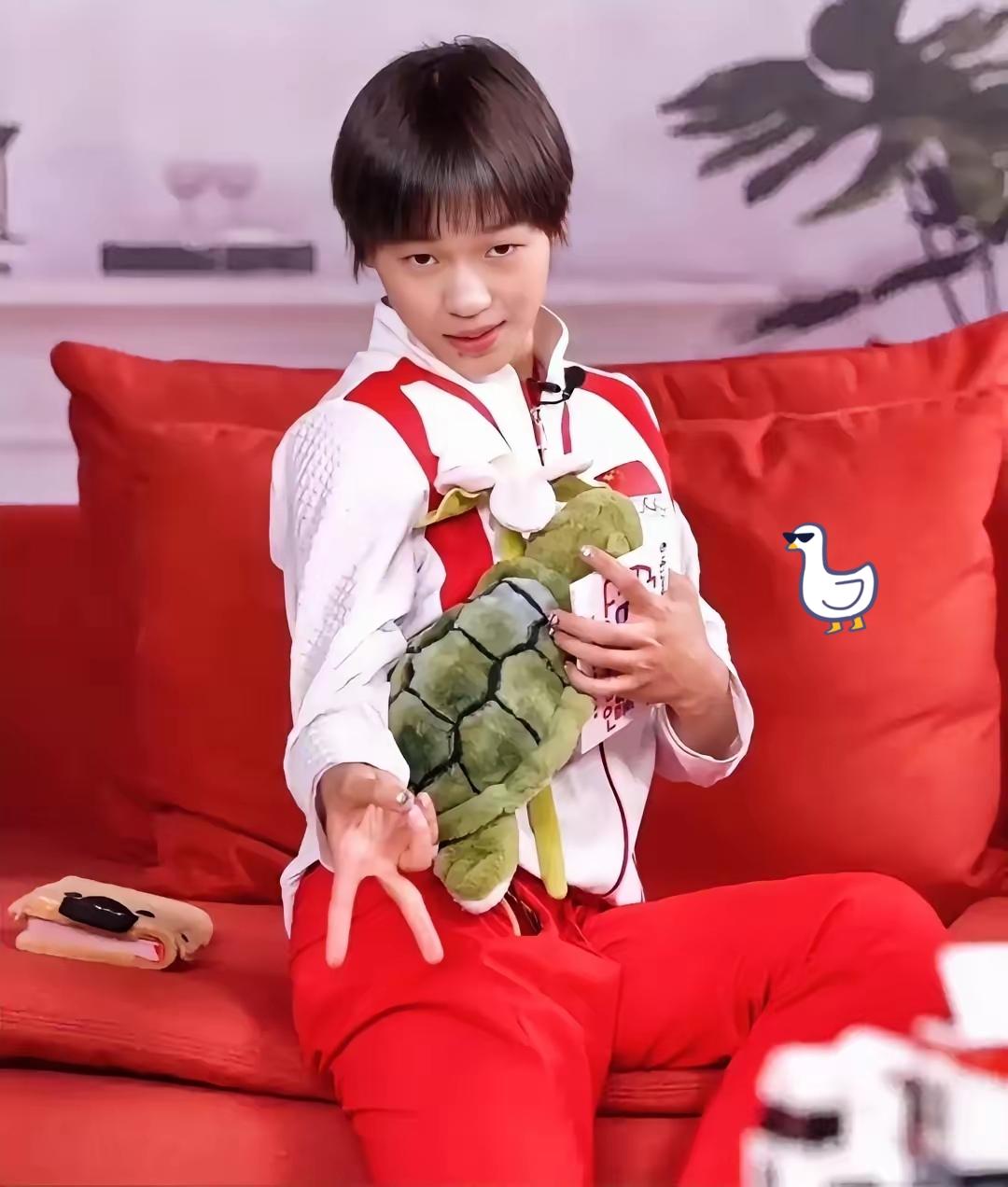 记者问全红婵：“考一考你，拿捏用英语怎么讲？”全红婵连连摆手：“不用了，我不想