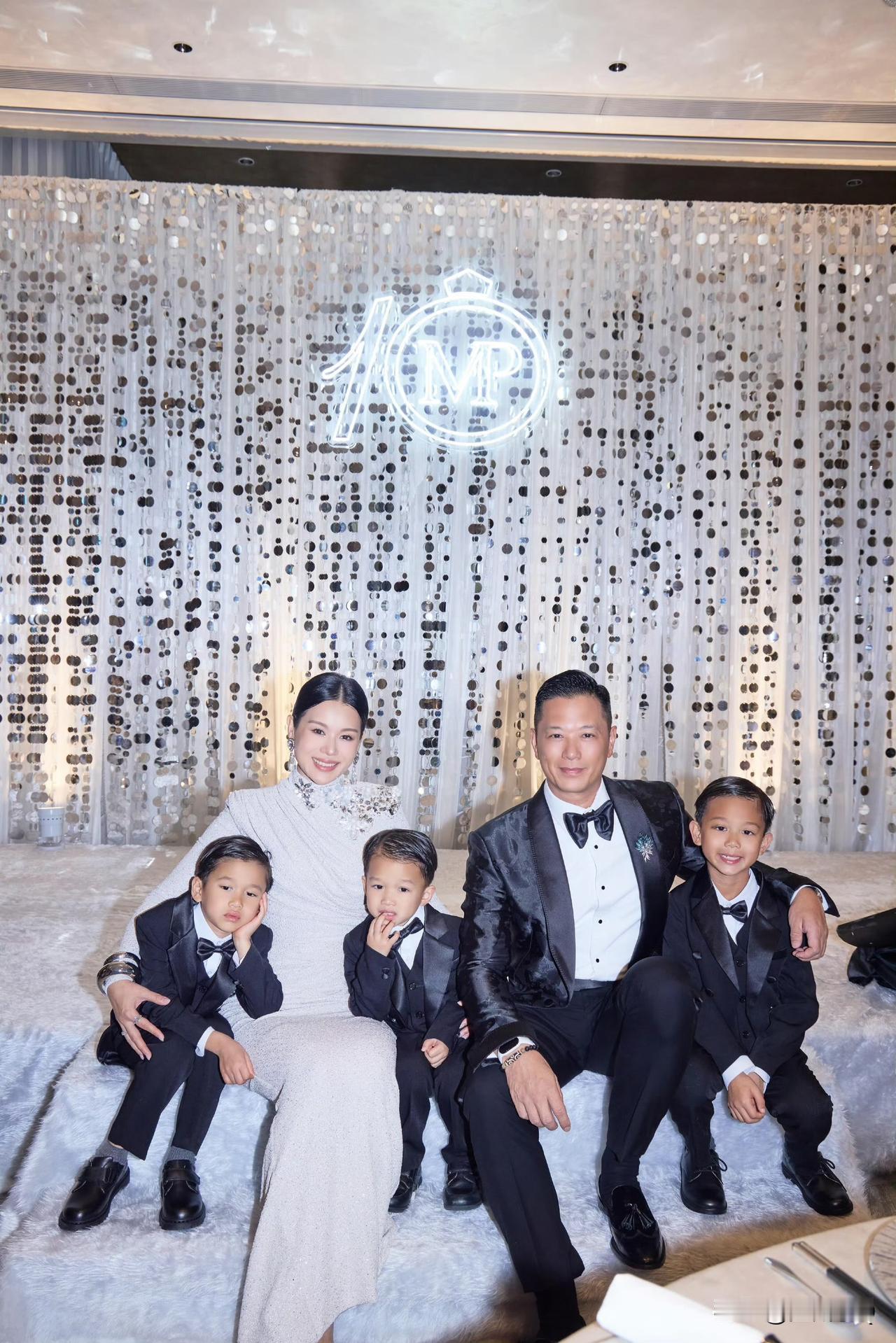 胡杏儿真是个体面人，特意和丈夫李乘德举办结婚10周年纪念大会，证明自己婚姻幸福。