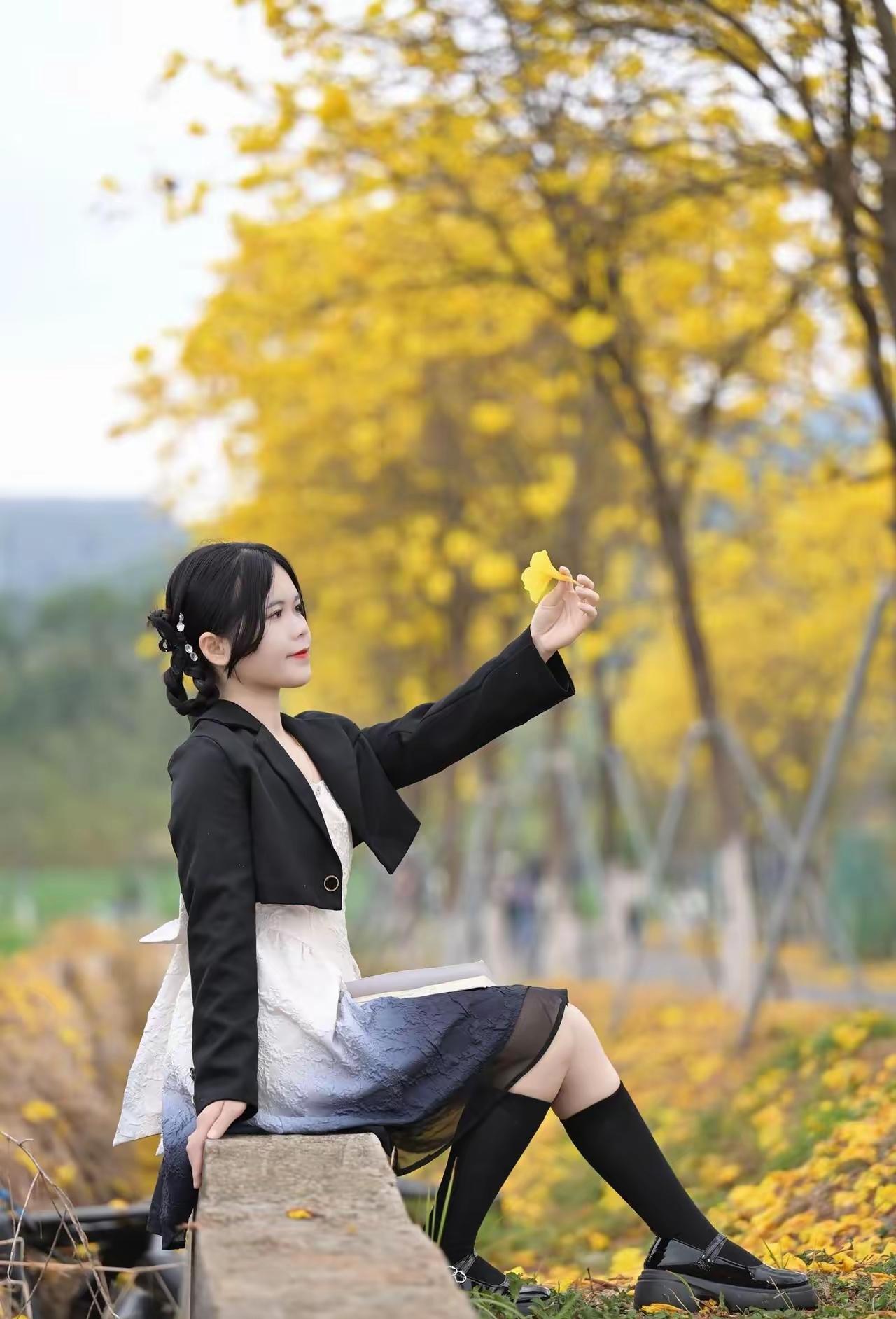 天然去雕饰，正常角度拍摄，没P得自己都不认识，这样的姑娘，挺可爱的……