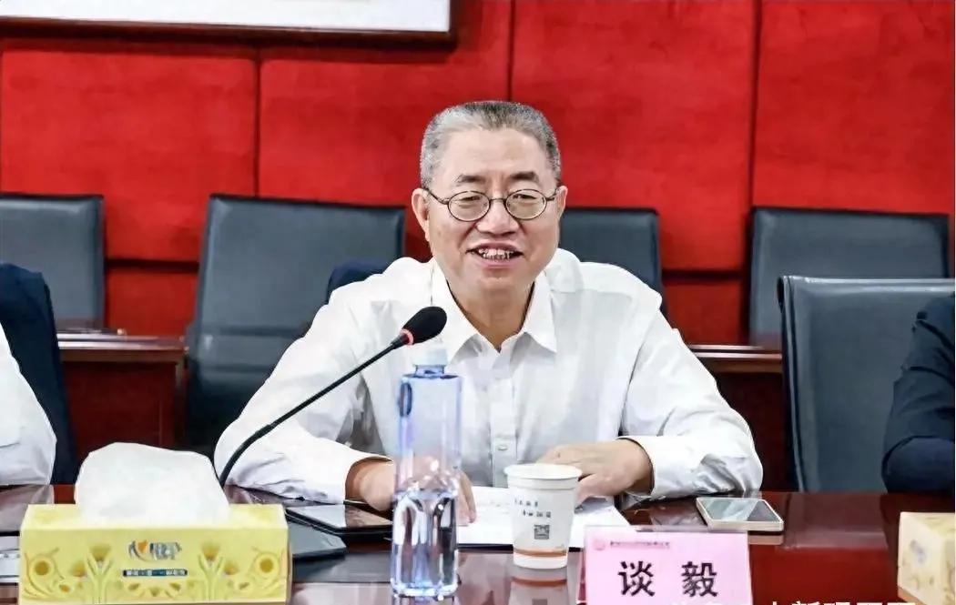 突击检查！从“湖南十大杰出人物”到纪委审查：谈毅，曾是教师长的仪表堂堂一肚子