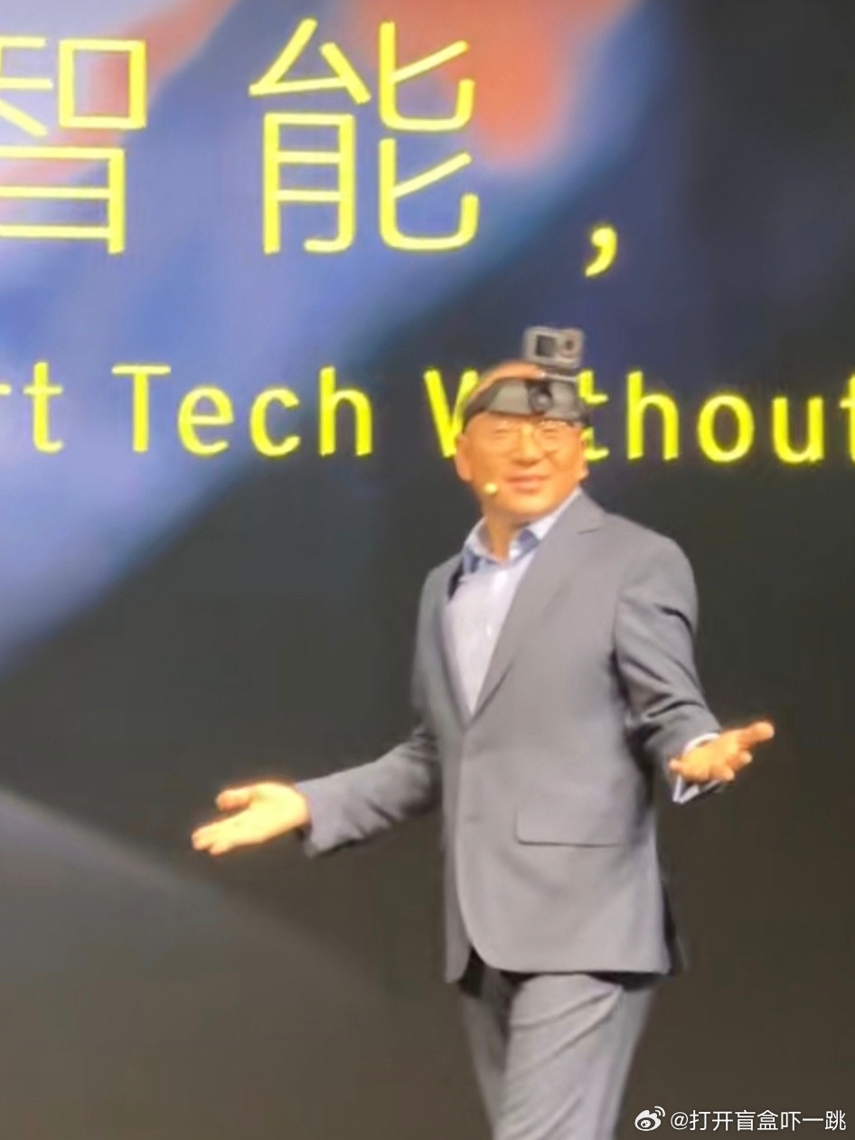 有点难绷，莲花集团CEO冯擎峰在发布会上表示：现在新能源汽车头顶装激光雷达，就像