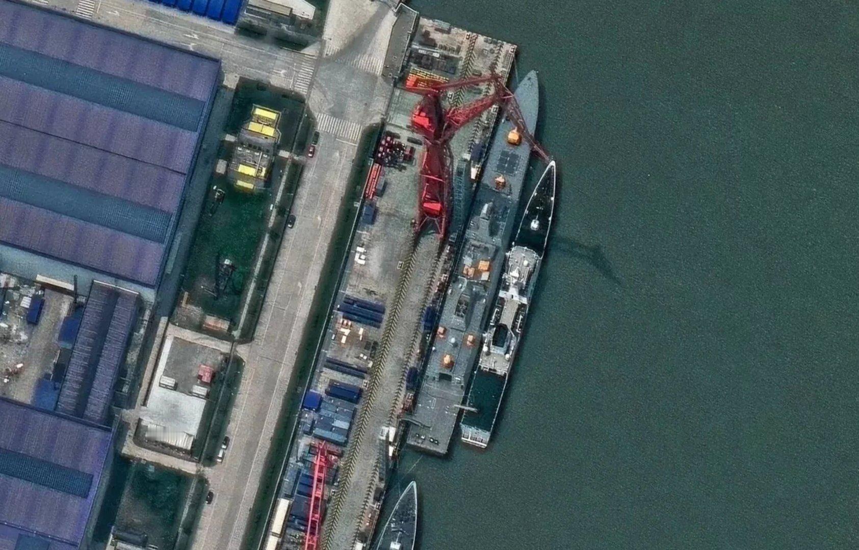 第二批次054B高清卫星图来了[墨镜]6x848坑650mm热垂发清晰可见[鼓掌]老中的护卫舰、驱逐