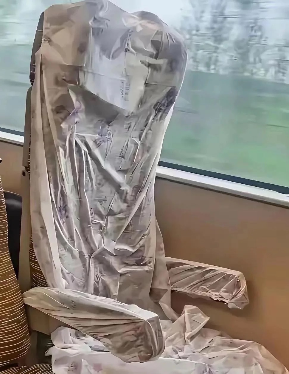 这洁癖是有多严重啊，用得着这样多此一举吗