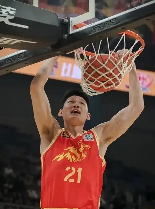 中国男篮打韩国，有三大优势1.我们有胡金秋胡金秋正处于职业巅峰，无论是中距离