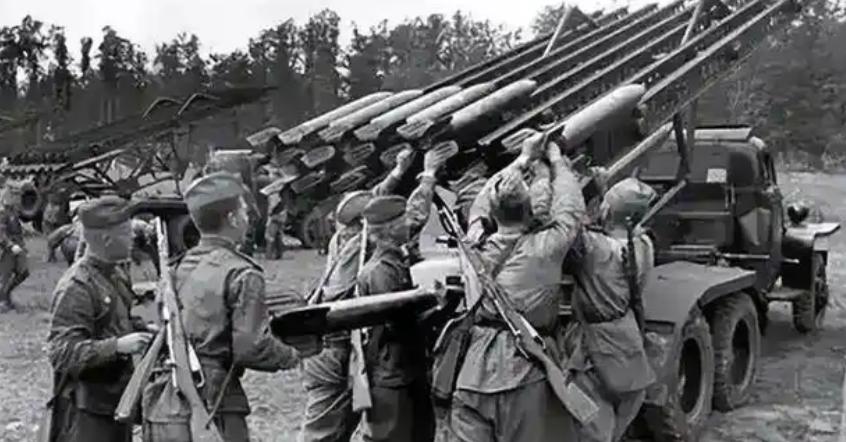 1945年9月5日凌晨，曾克林乘坐的火车缓缓驶入沈阳郊外，迎接他的不是鲜花，而是