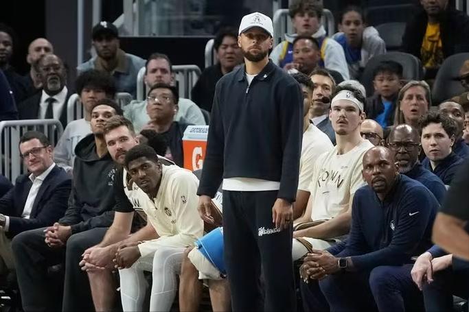 北京时间4月5日，金州勇士队当家球星斯蒂芬·库里召开新闻发布会，首次详细披露了让