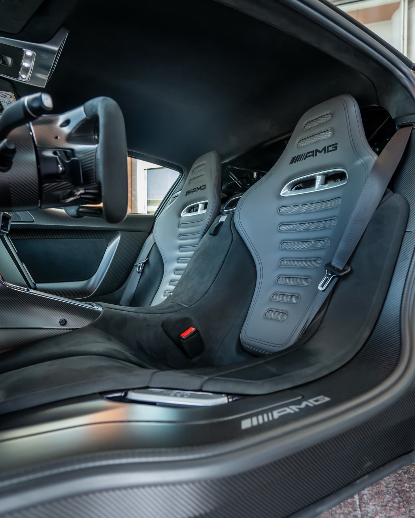 梅赛德斯-AMGOne，是梅赛德斯有史以来制造的最极端、最稀有的超跑之一。它基