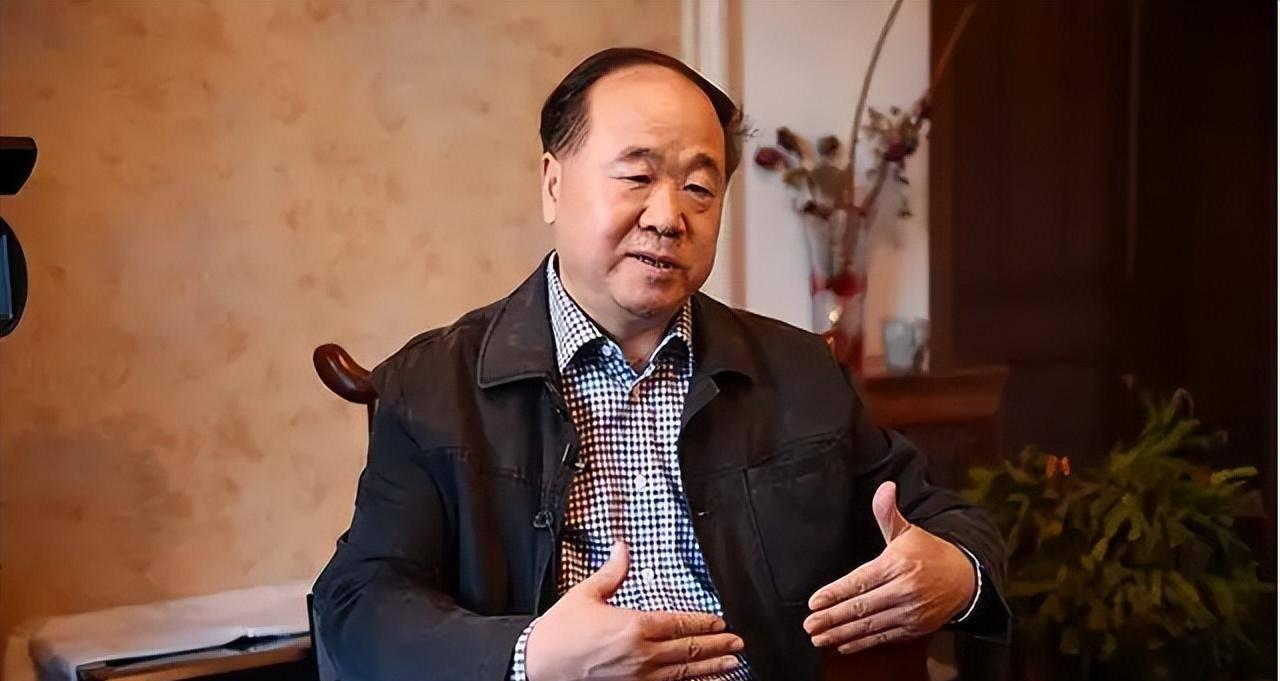 易中天曾评价莫言，说他一不为政治，二不为奖项，是真正为老百姓写作的。在易中天看来