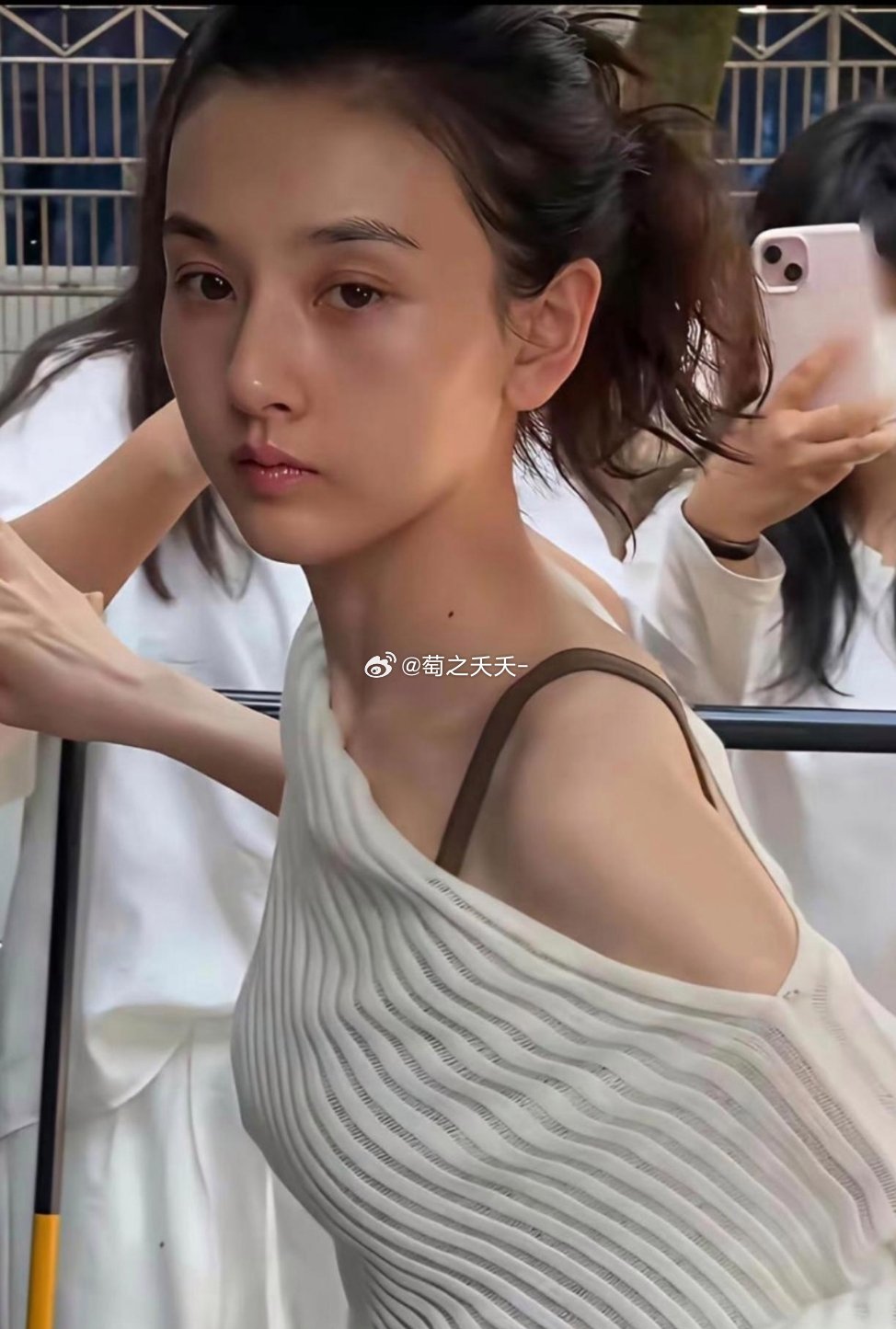 宋祖儿素颜生图，素颜杀疯了