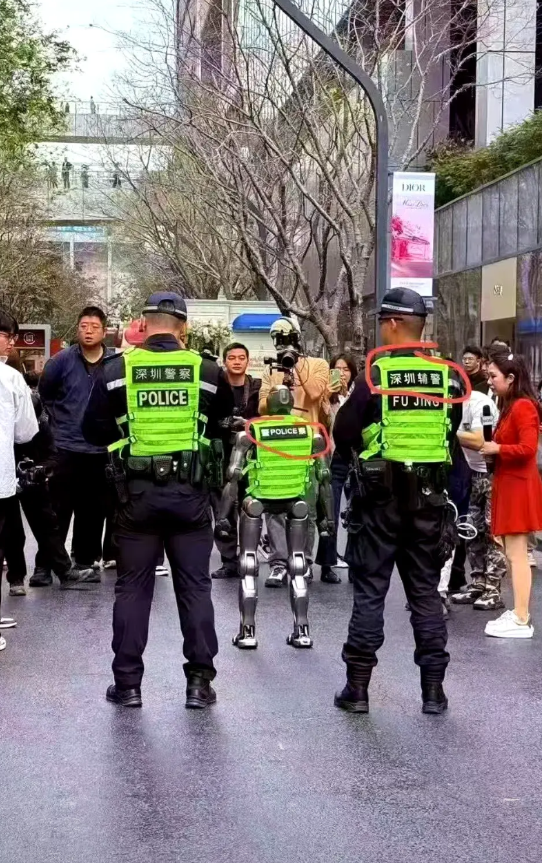 深圳机器人警察都上岗了科技的发展如此之快，超出了传统教育的知识了。一个Dee