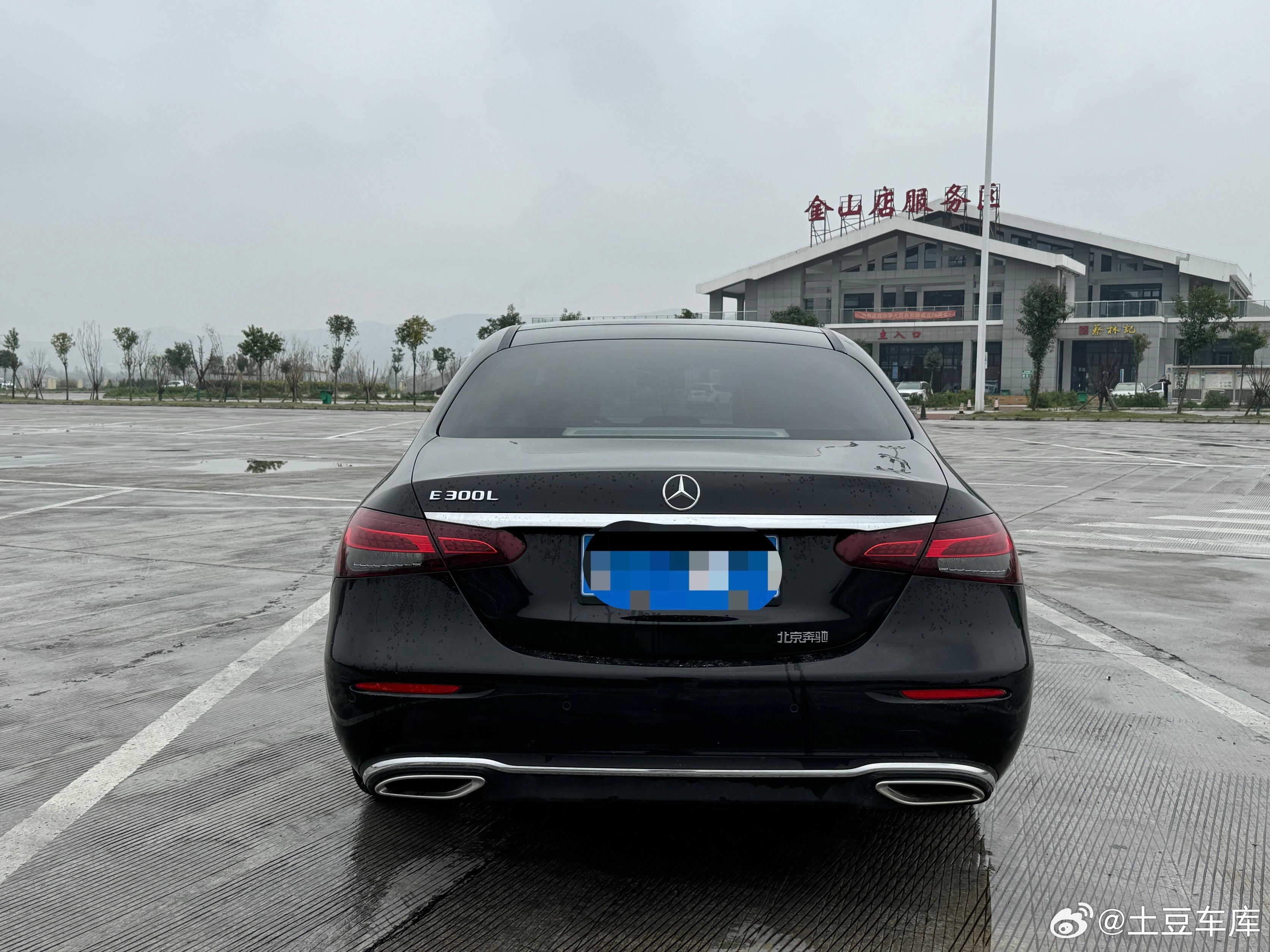 最新到店奔驰E300L这是我连夜奔赴1000公里来回拿下老粉丝的一手小公