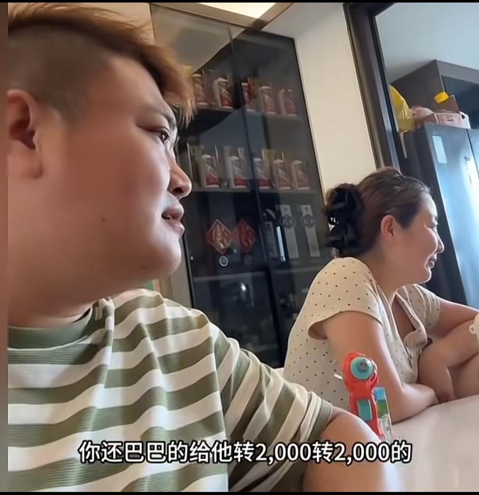 老公吐槽老婆中秋节给丈母娘转了2000，丈母娘随手就把2000转给了小舅子，还是