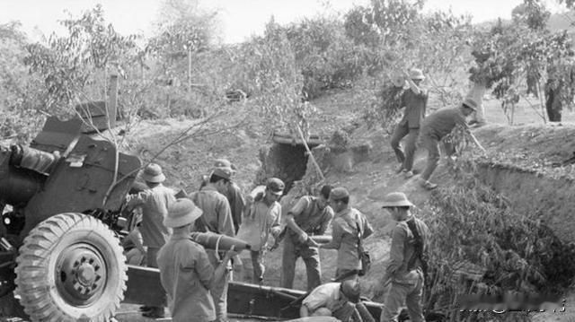 四万越军精锐连开枪的机会都没！我军炮兵凌晨两轮致命盲射，1261吨钢铁彻底碾碎河