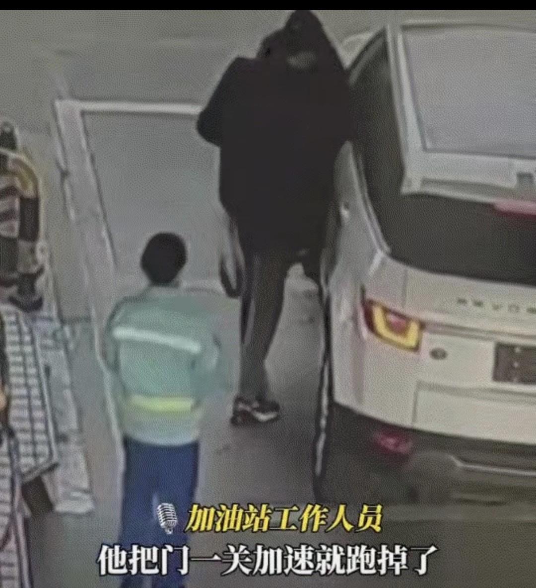 江西九江发生的一幕，简直刷新了人们的认知下限：一个开着路虎的男人，竟然为了500