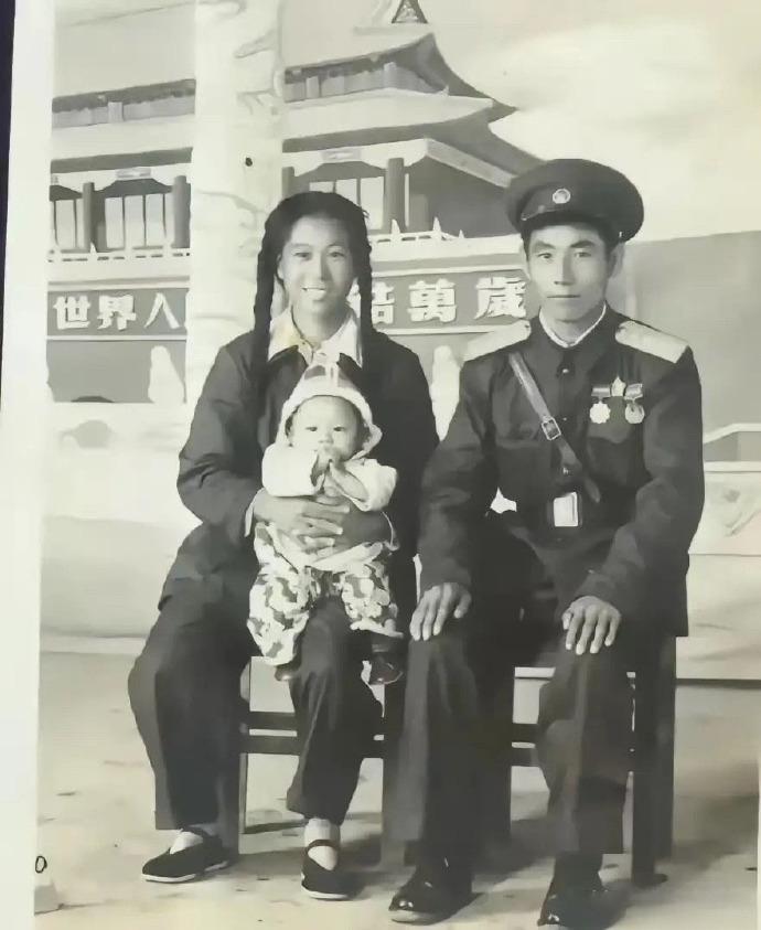 55授衔，上校准师级、中校正团级、少校准团级、大尉正营级是标配。老资格的副团级（
