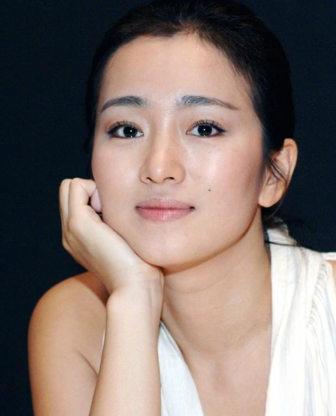 终于搞明白，巩俐为什么没有孩子，不是不喜欢，也不是她觉得没必要，而是她深