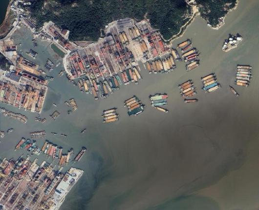 外网有点听风就是雨了！近日有很多外网的博主，拿着几张卫星图片就说咱们要开始打